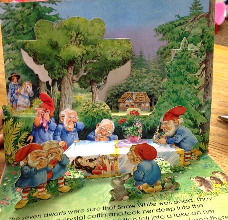 Pop-Up Fairy Tales Snow White and the Seven Dwarfs